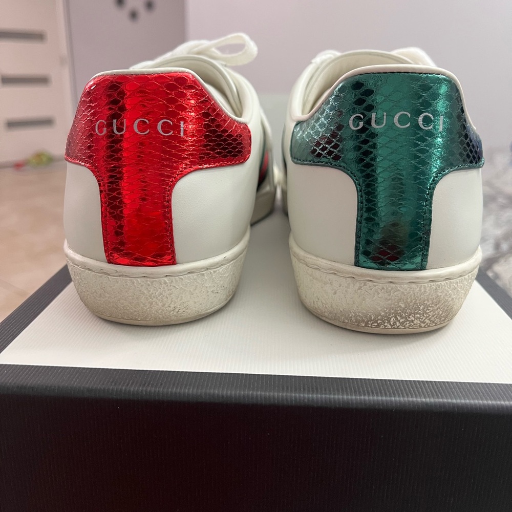 White Gucci Sneakers with Red Heart Detail - Picture 2 of 10